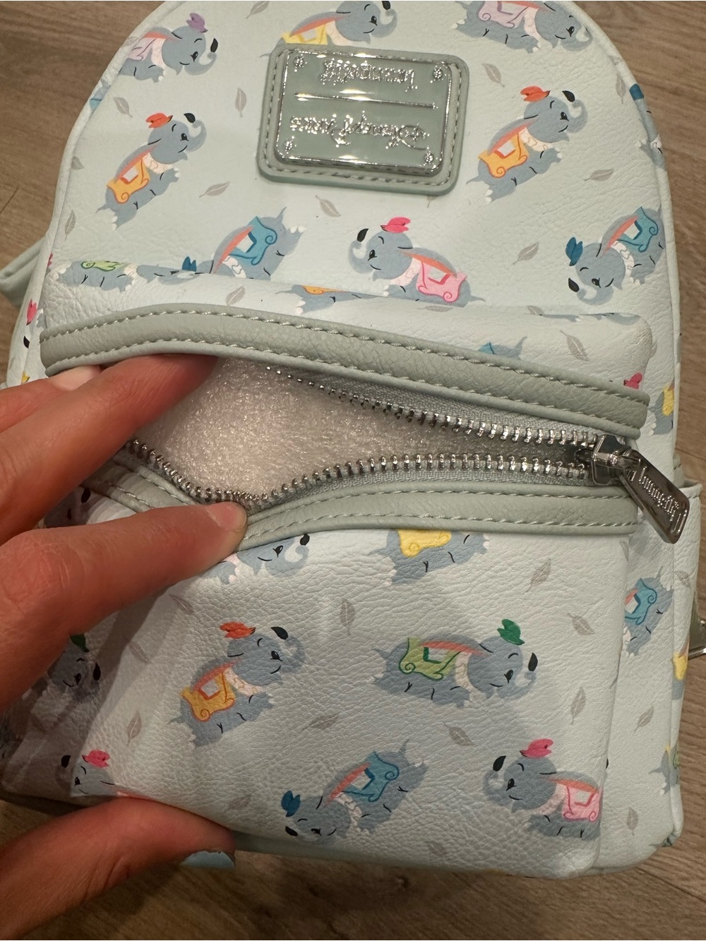 Loungefly Disney Dumbo mini backpack - Picture 6 of 7